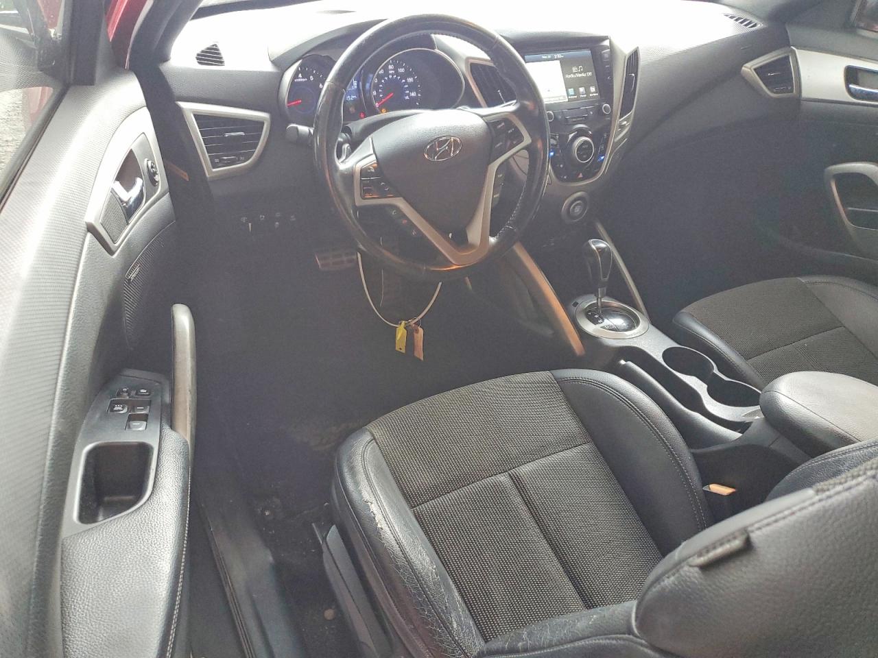 Hyundai VELOSTER Base