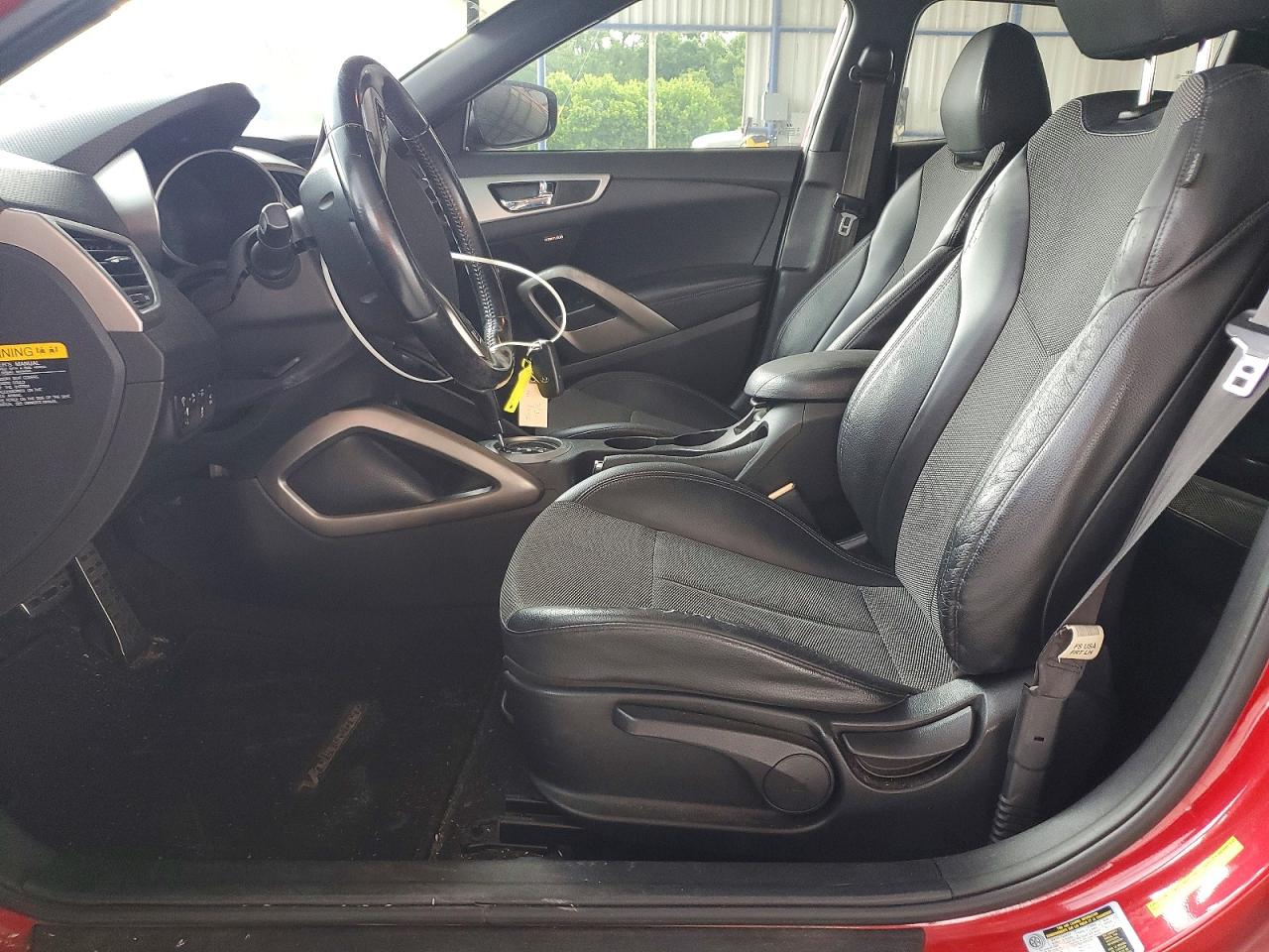 Hyundai VELOSTER Base