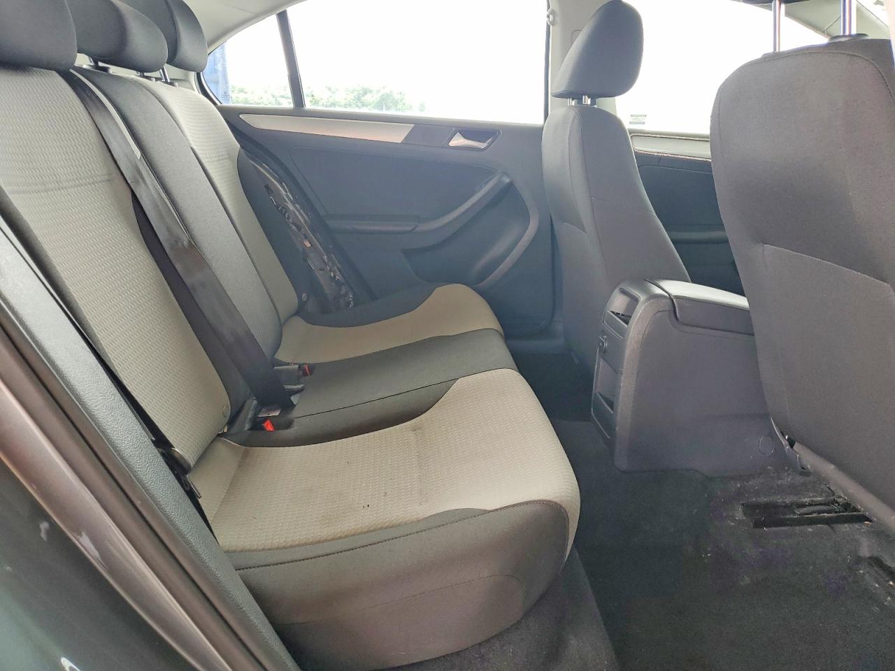 Volkswagen Jetta S