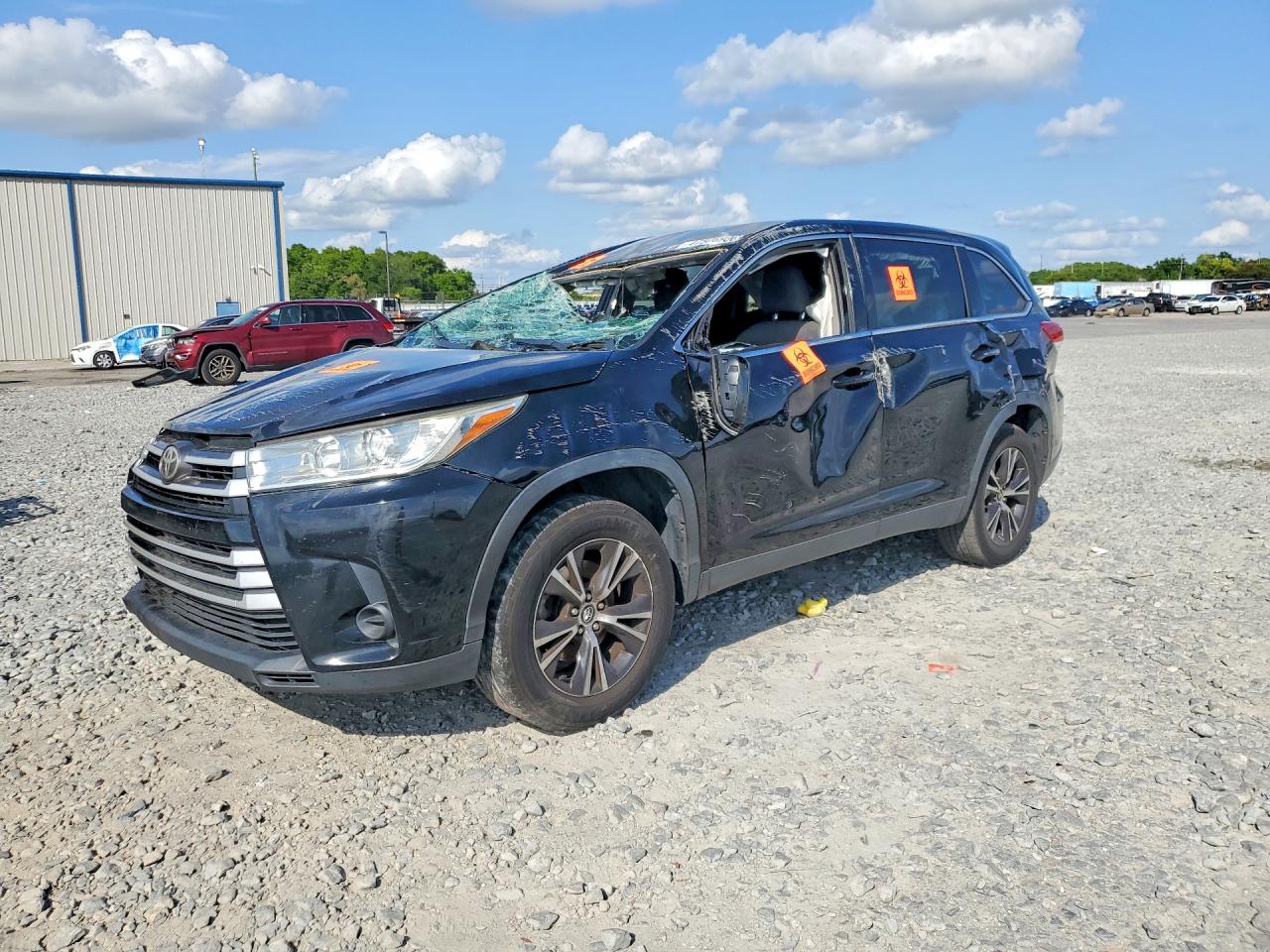 Salvage Toyota Highlander Image