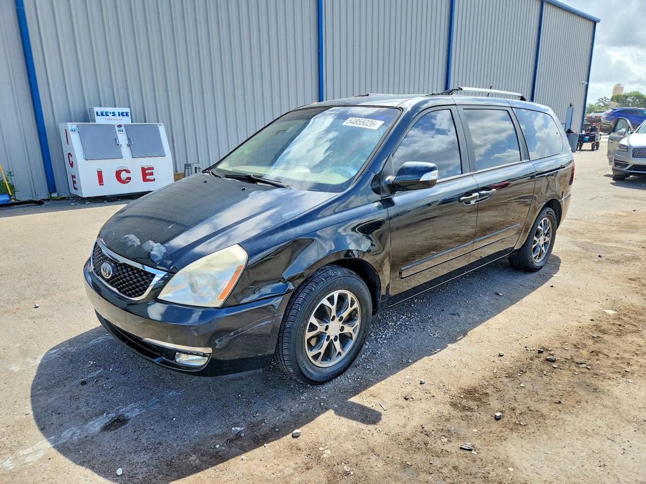 Salvage Kia Sedona Image