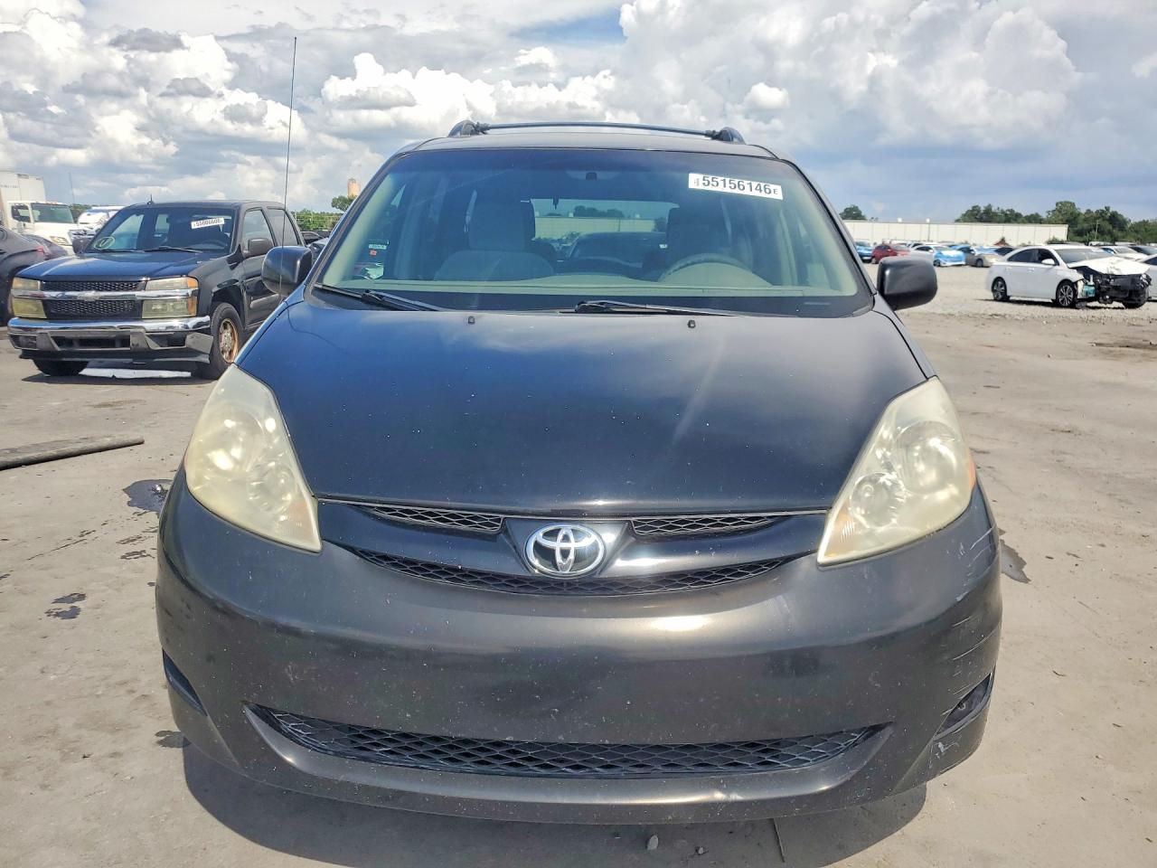 Toyota Sienna Le 8-passenger