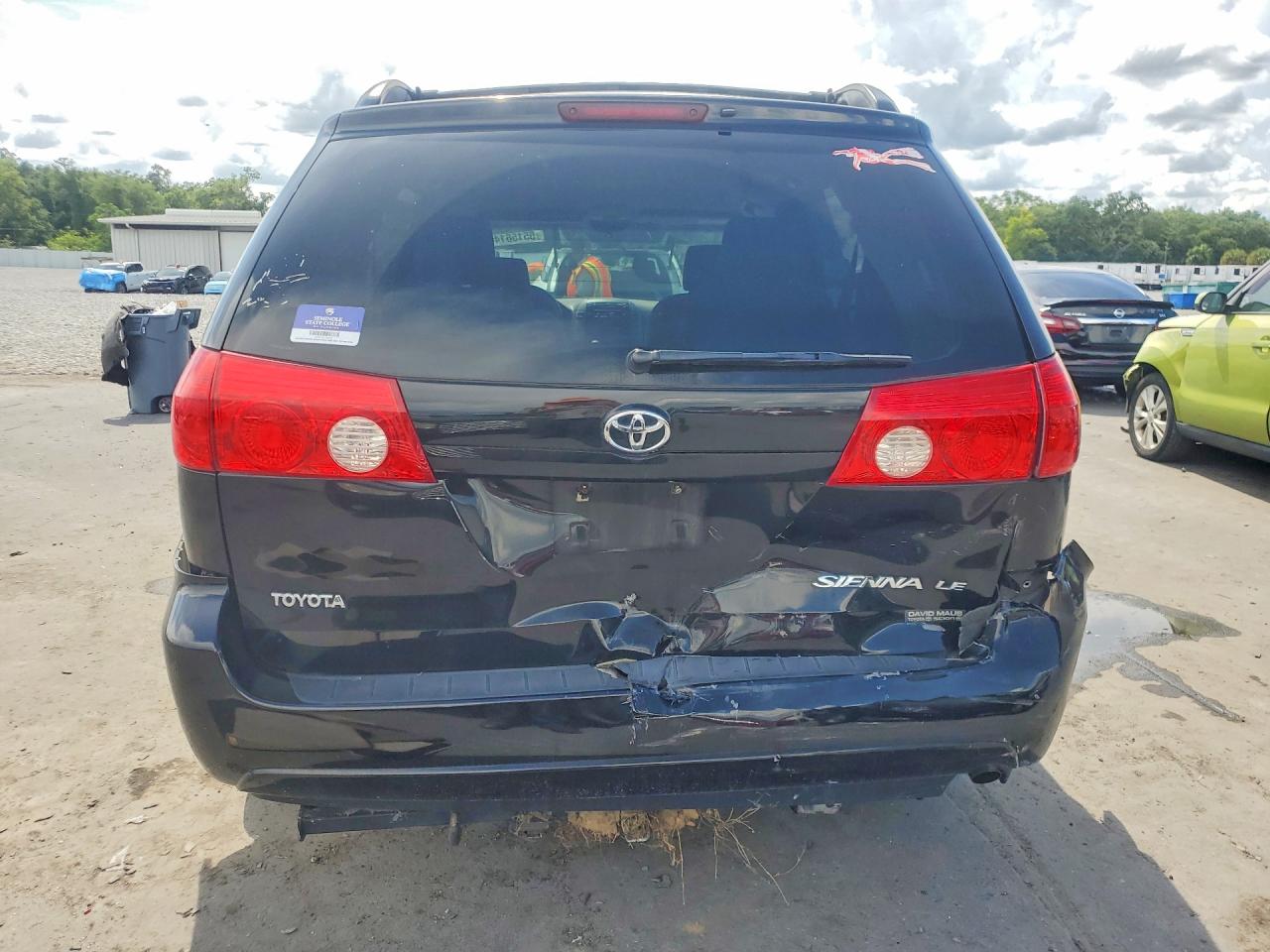 Toyota Sienna Le 8-passenger