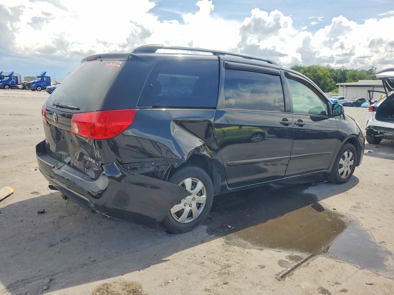 Toyota Sienna Le 8-passenger