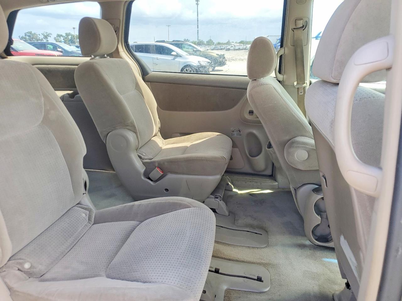 Toyota Sienna Le 8-passenger