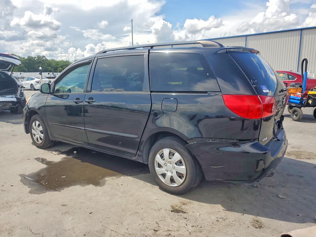 Toyota Sienna Le 8-passenger