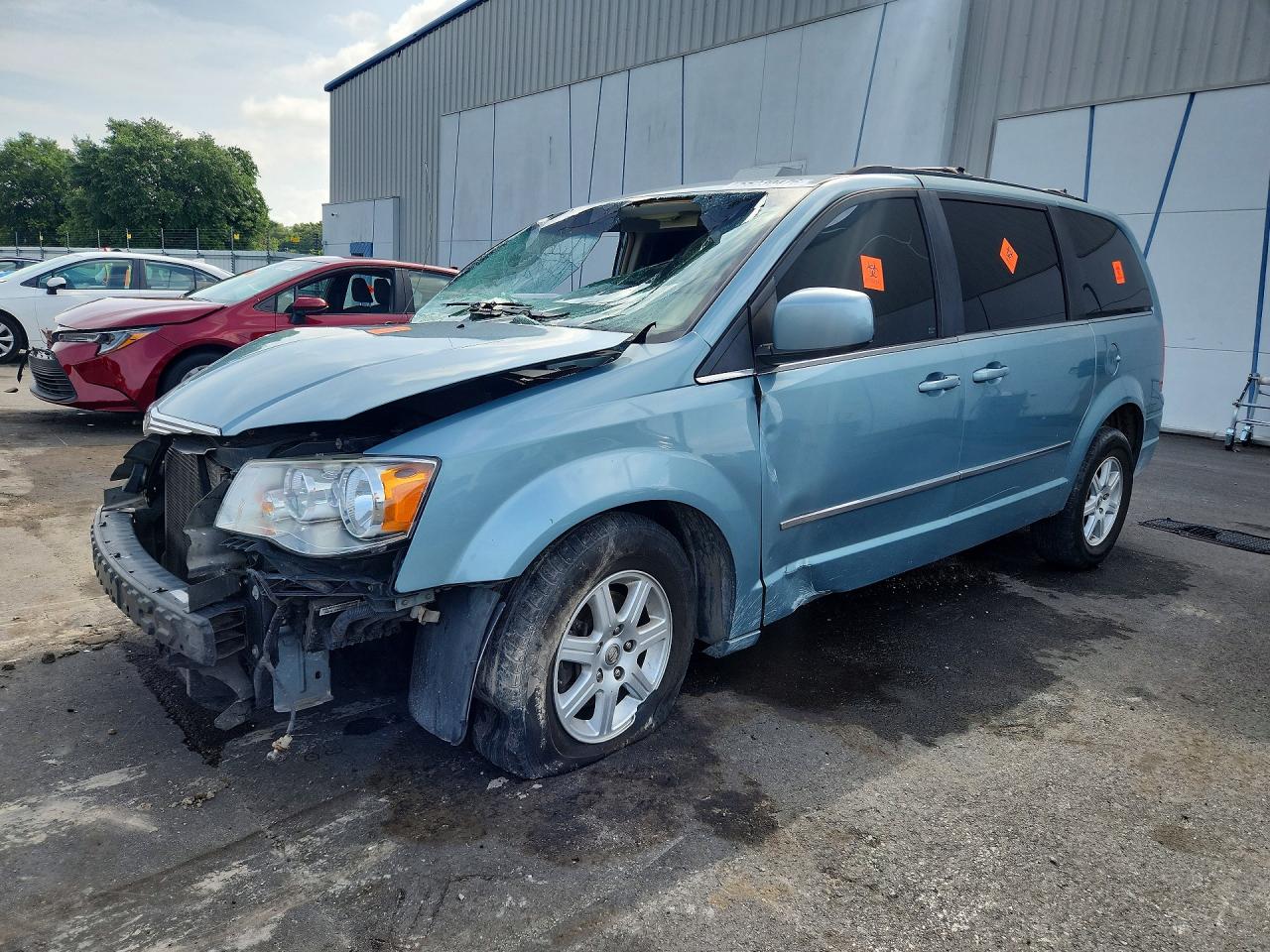 Salvage Chrysler Minivan Image