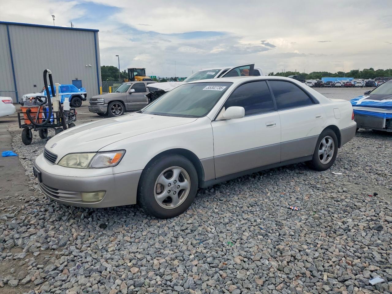 Salvage Lexus Es Image