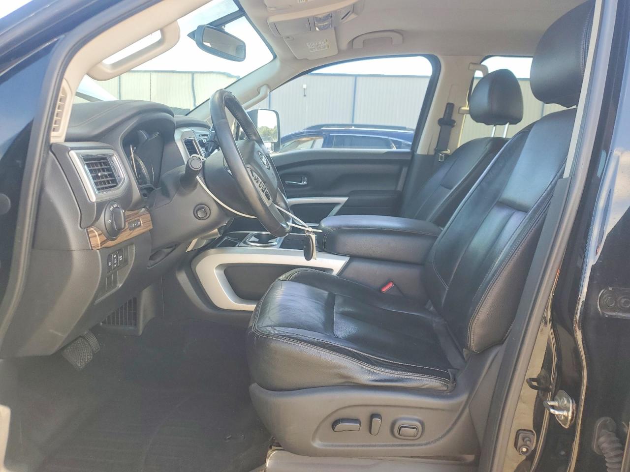 Nissan Titan Sl