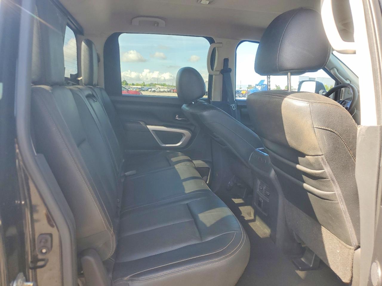 Nissan Titan Sl