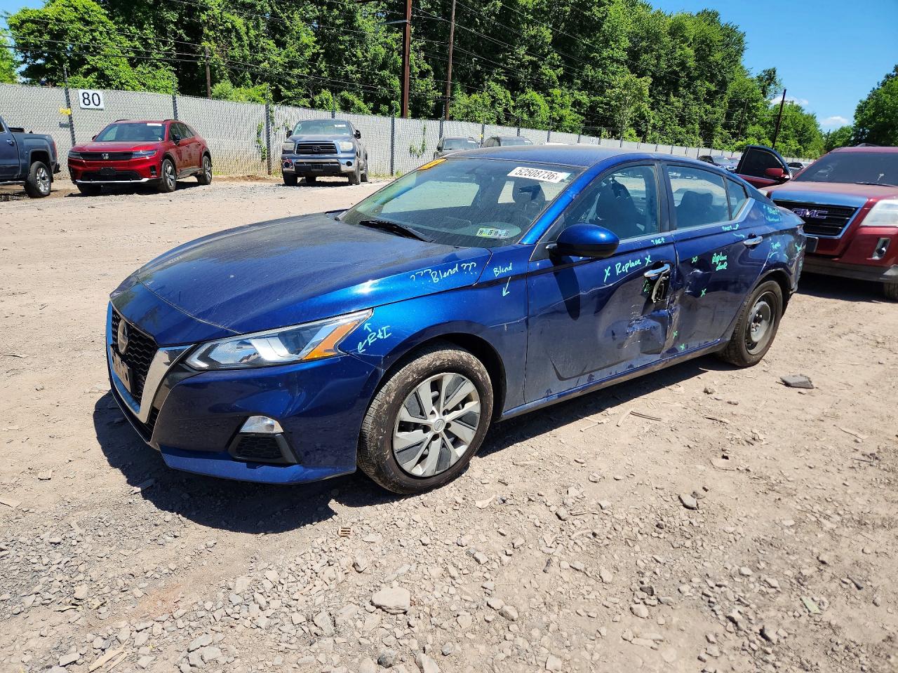 Salvage Nissan Altima Image