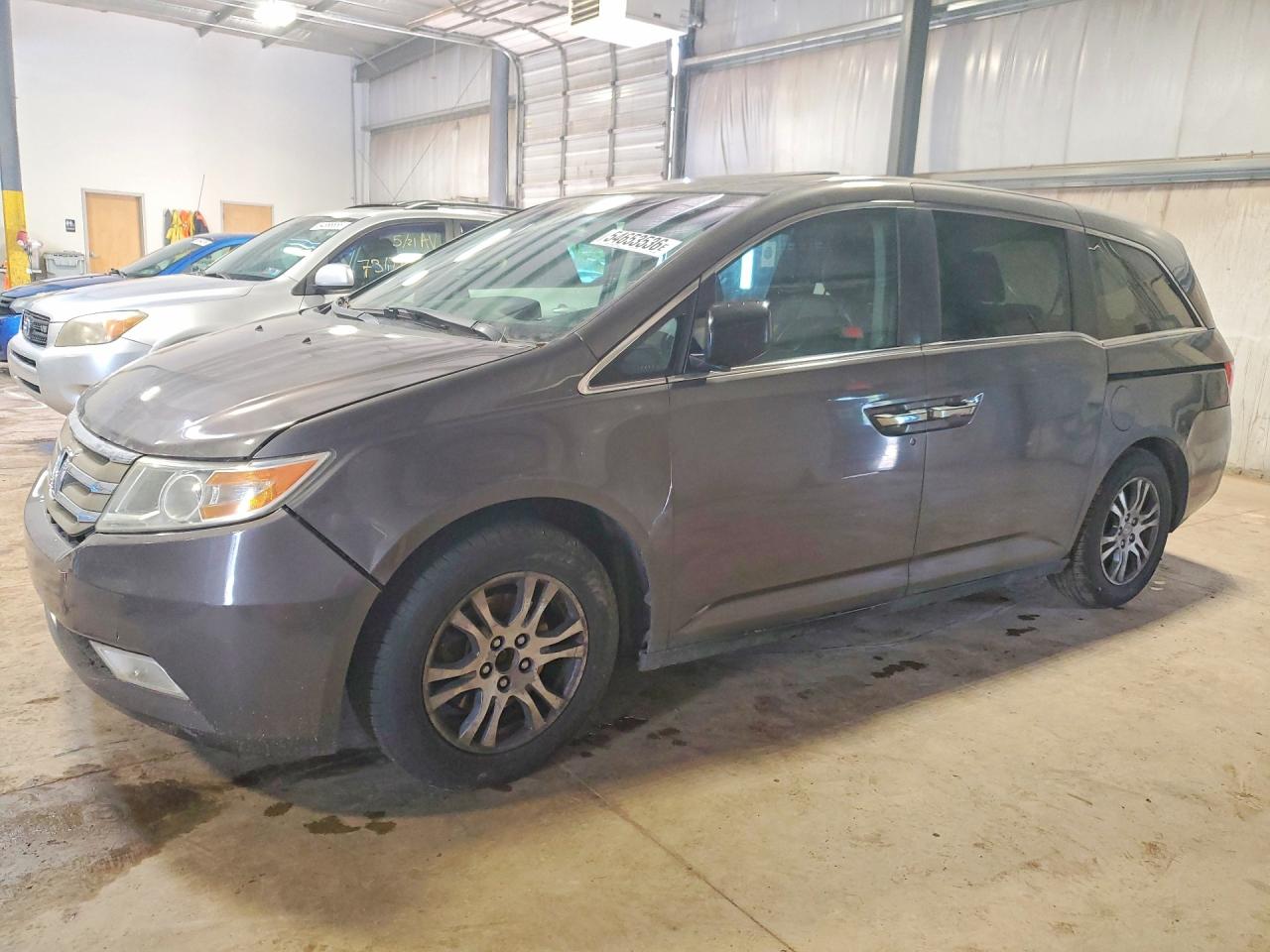 Salvage Honda Odyssey Image