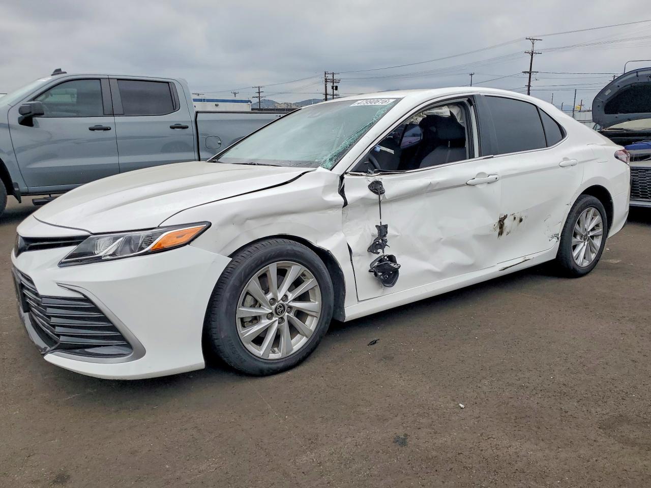 Salvage Toyota Camry Image