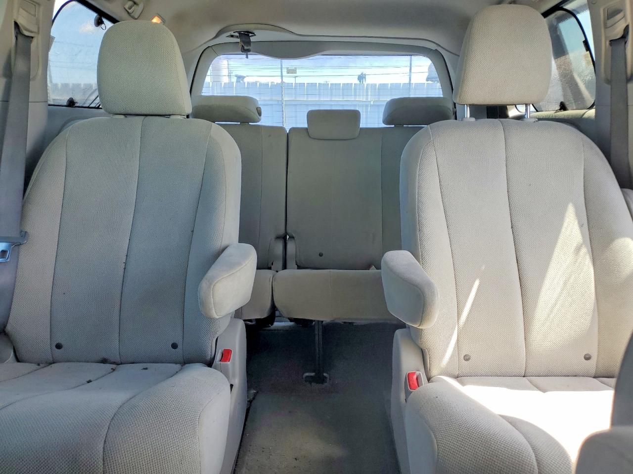 Toyota Sienna Base 7-passenger