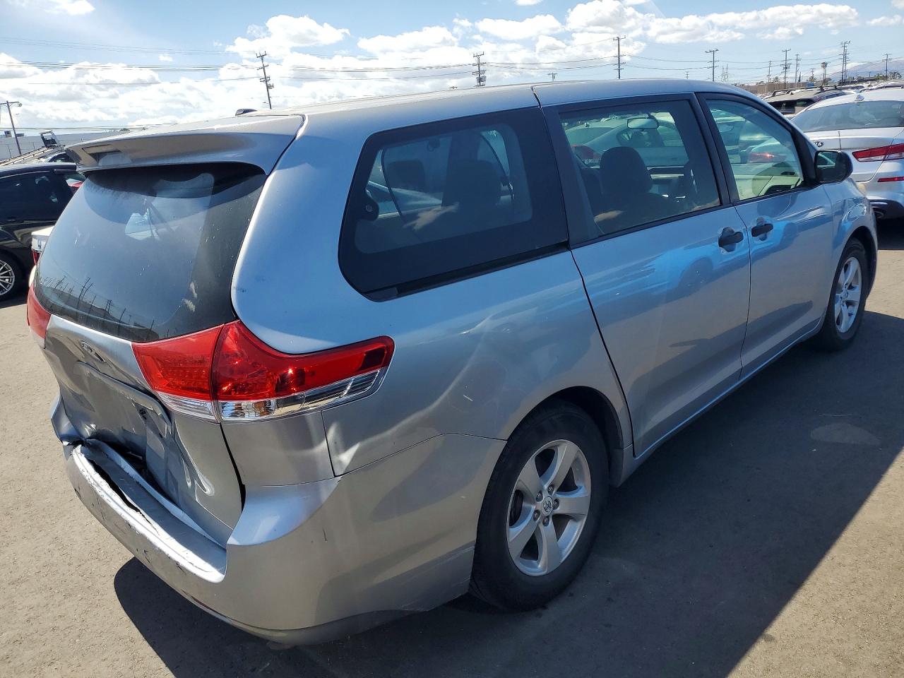 Toyota Sienna Base 7-passenger