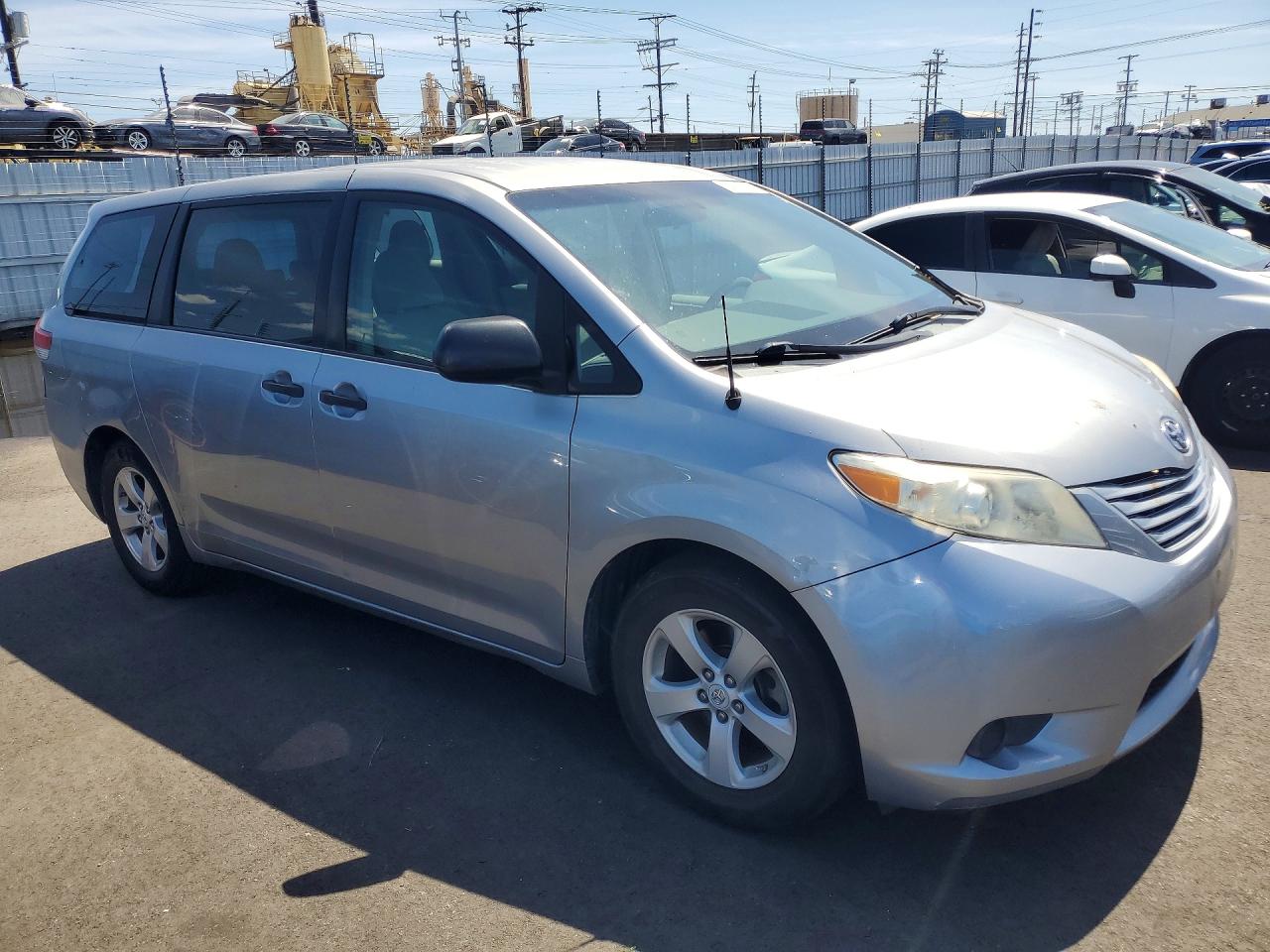 Toyota Sienna Base 7-passenger