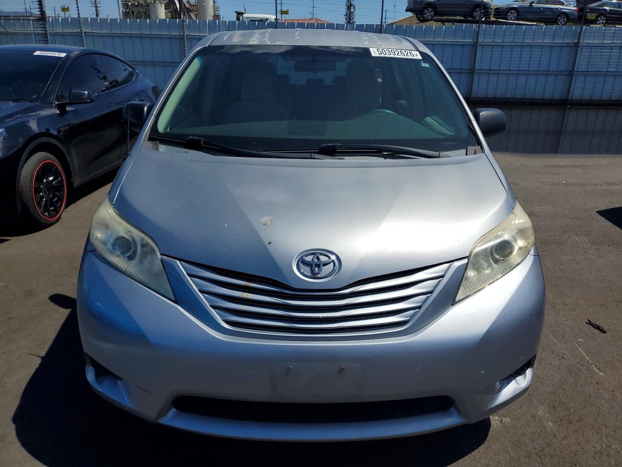 Toyota Sienna Base 7-passenger