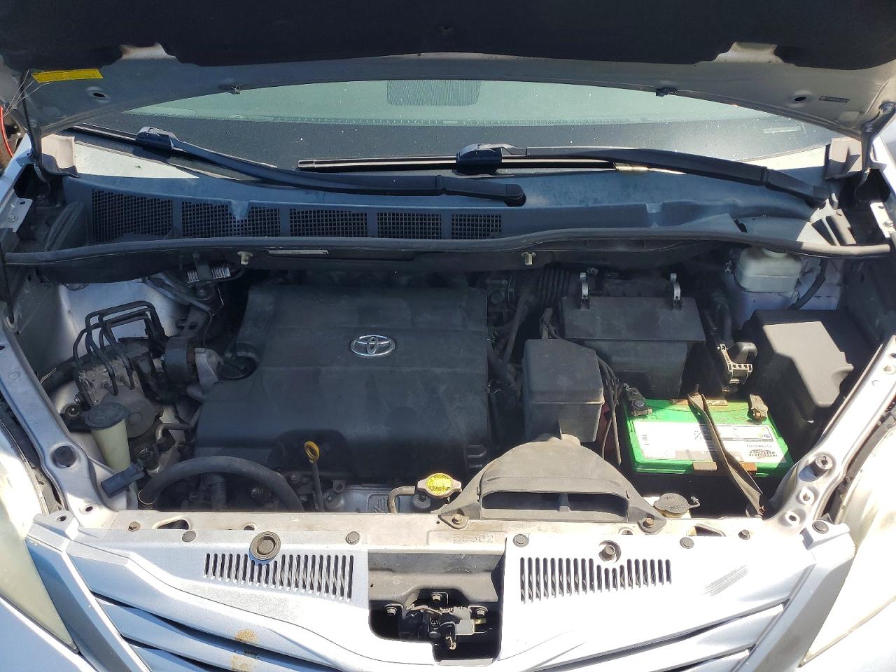 Toyota Sienna Base 7-passenger
