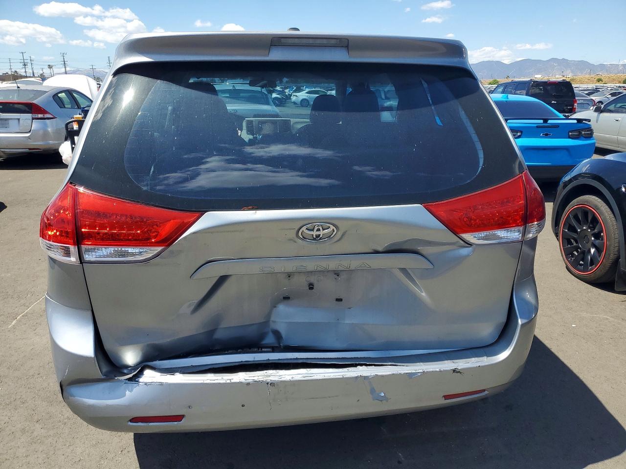 Toyota Sienna Base 7-passenger