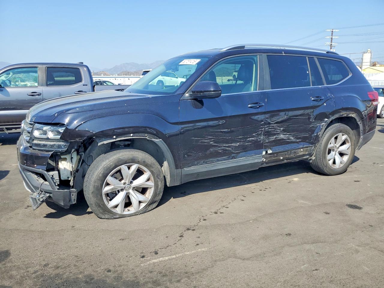 Salvage Volkswagen Atlas Image