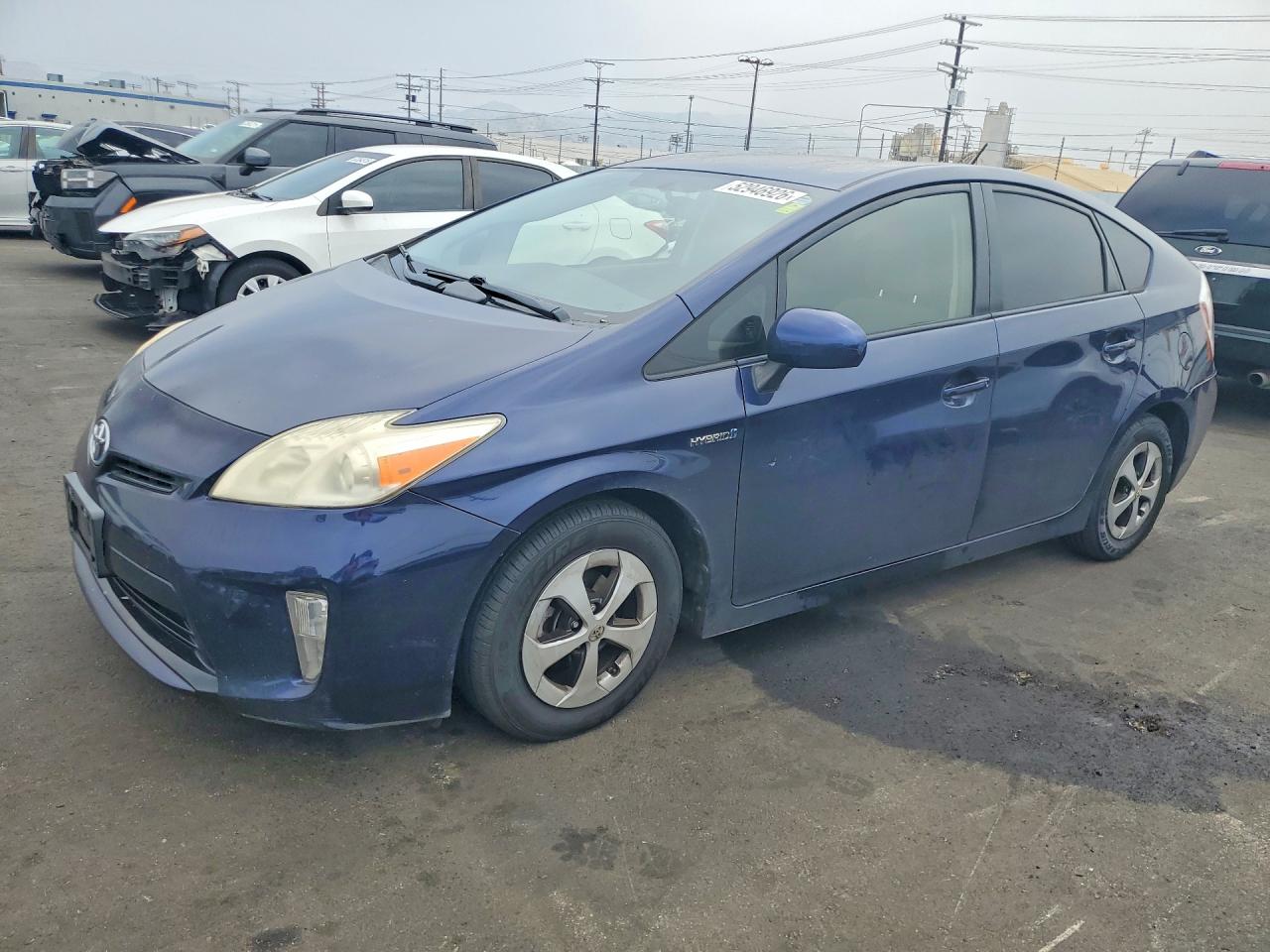 Salvage Toyota Prius Image