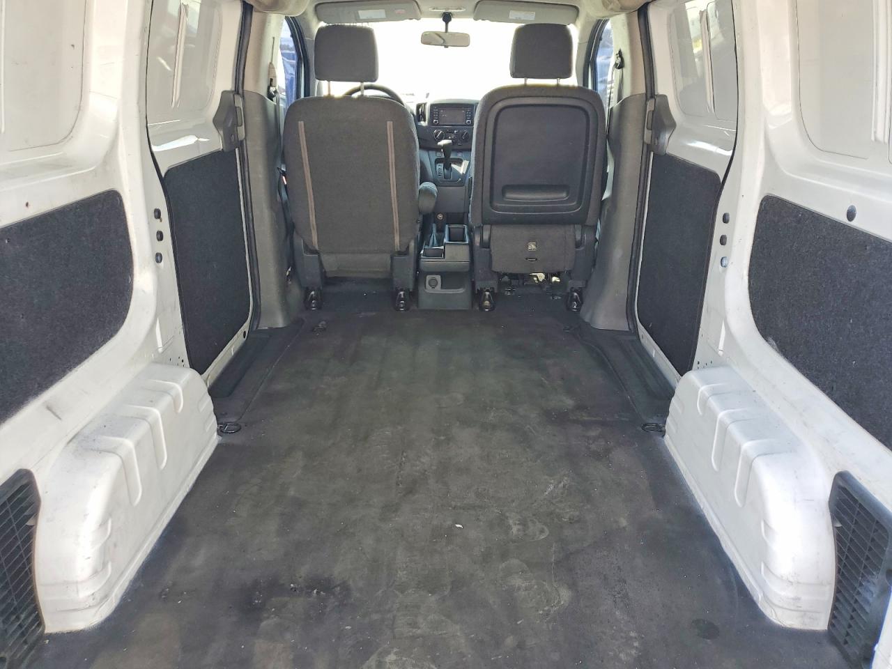 Nissan Nv