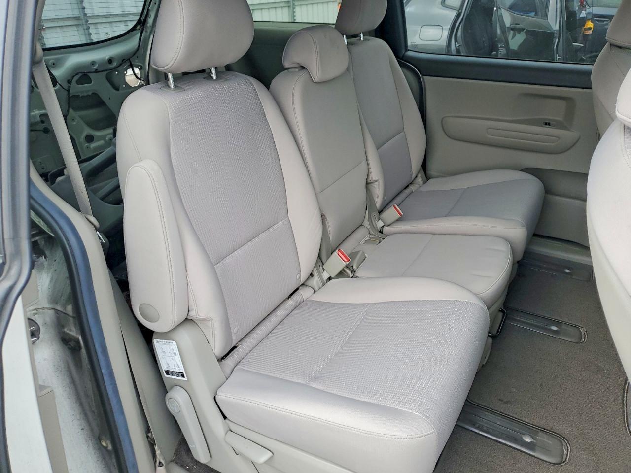 Kia Sedona Lx