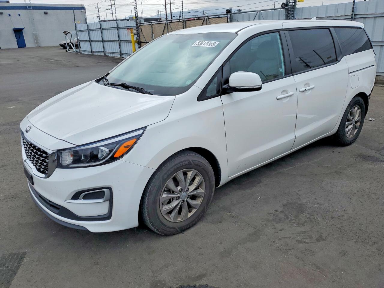 Salvage Kia Sedona Image