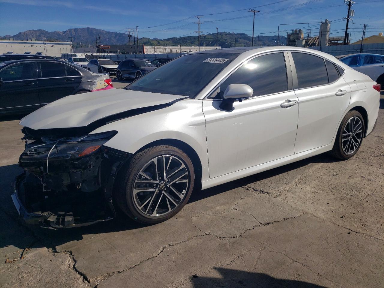 Salvage Toyota Camry Image