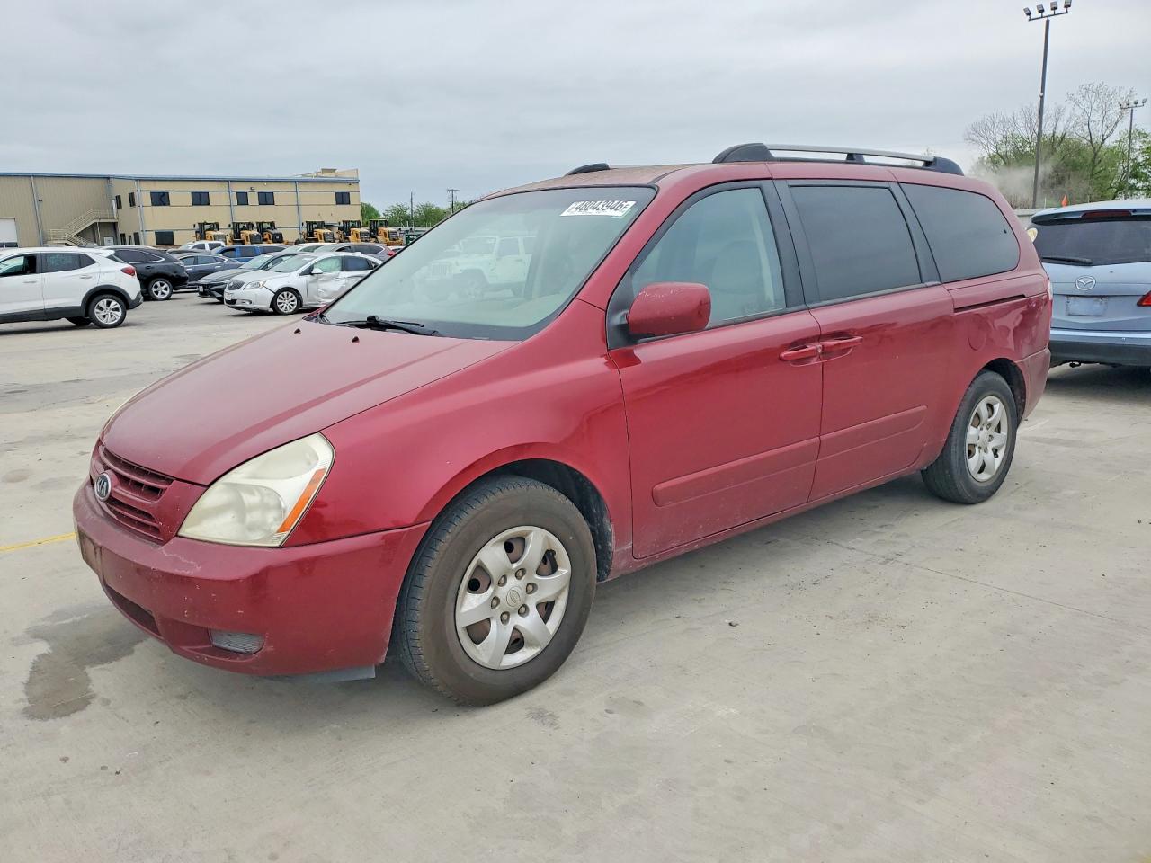 Salvage Kia Sedona Image