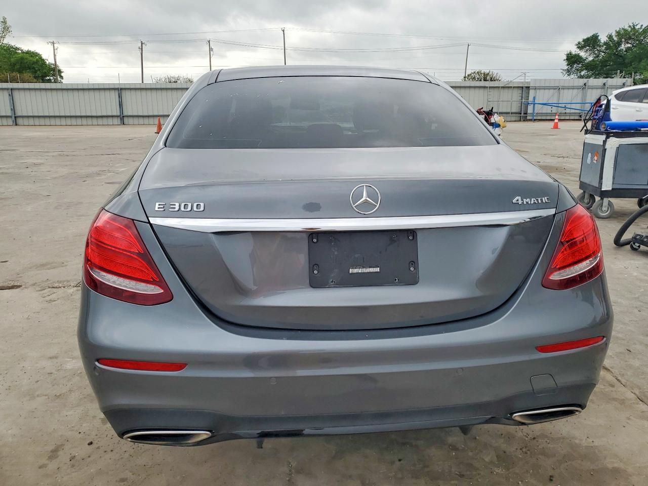 Mercedes-Benz E-Class 300 4matic