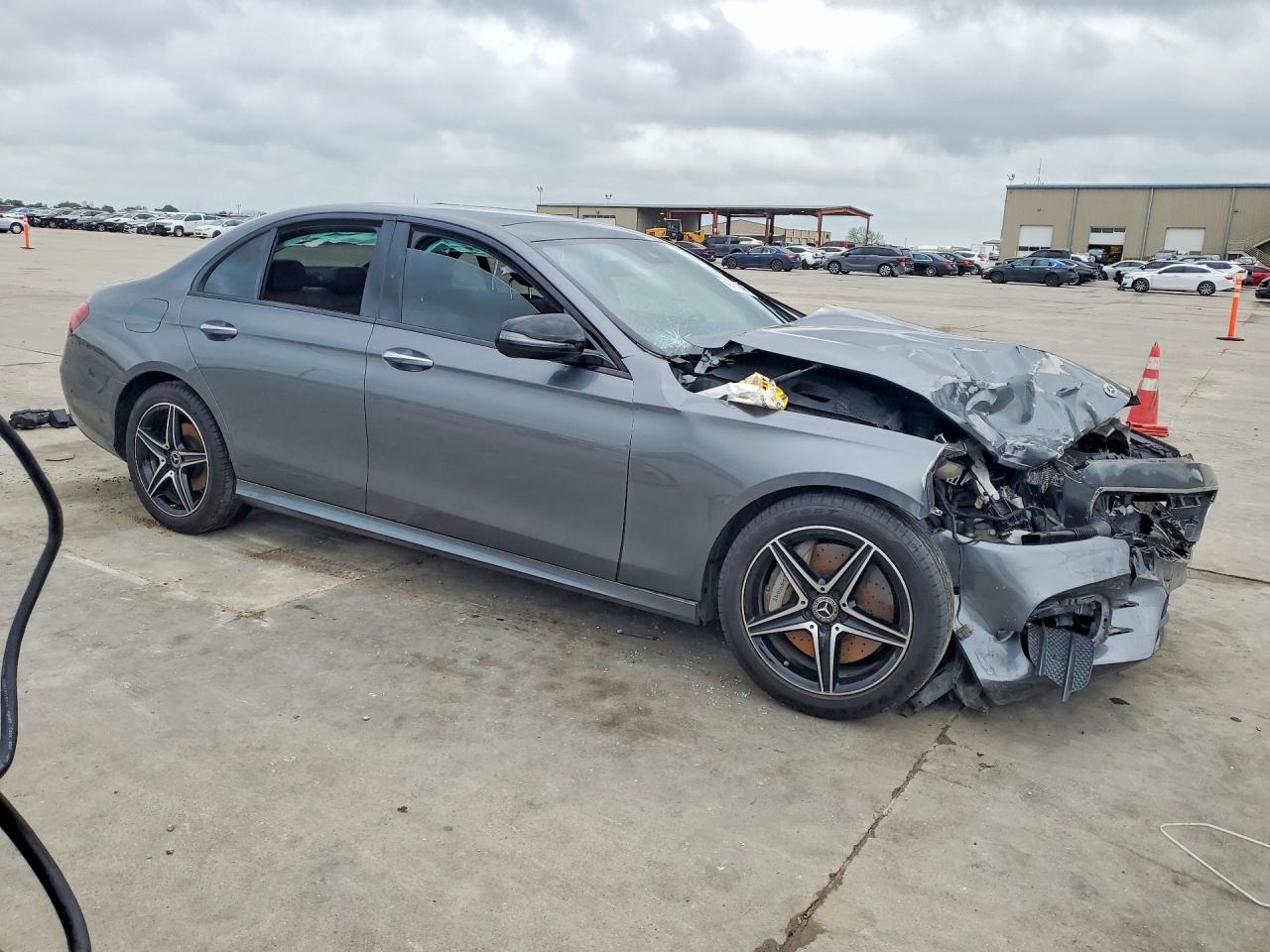 Mercedes-Benz E-Class 300 4matic