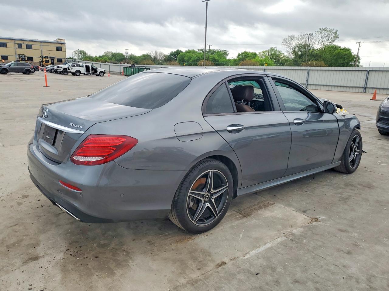 Mercedes-Benz E-Class 300 4matic
