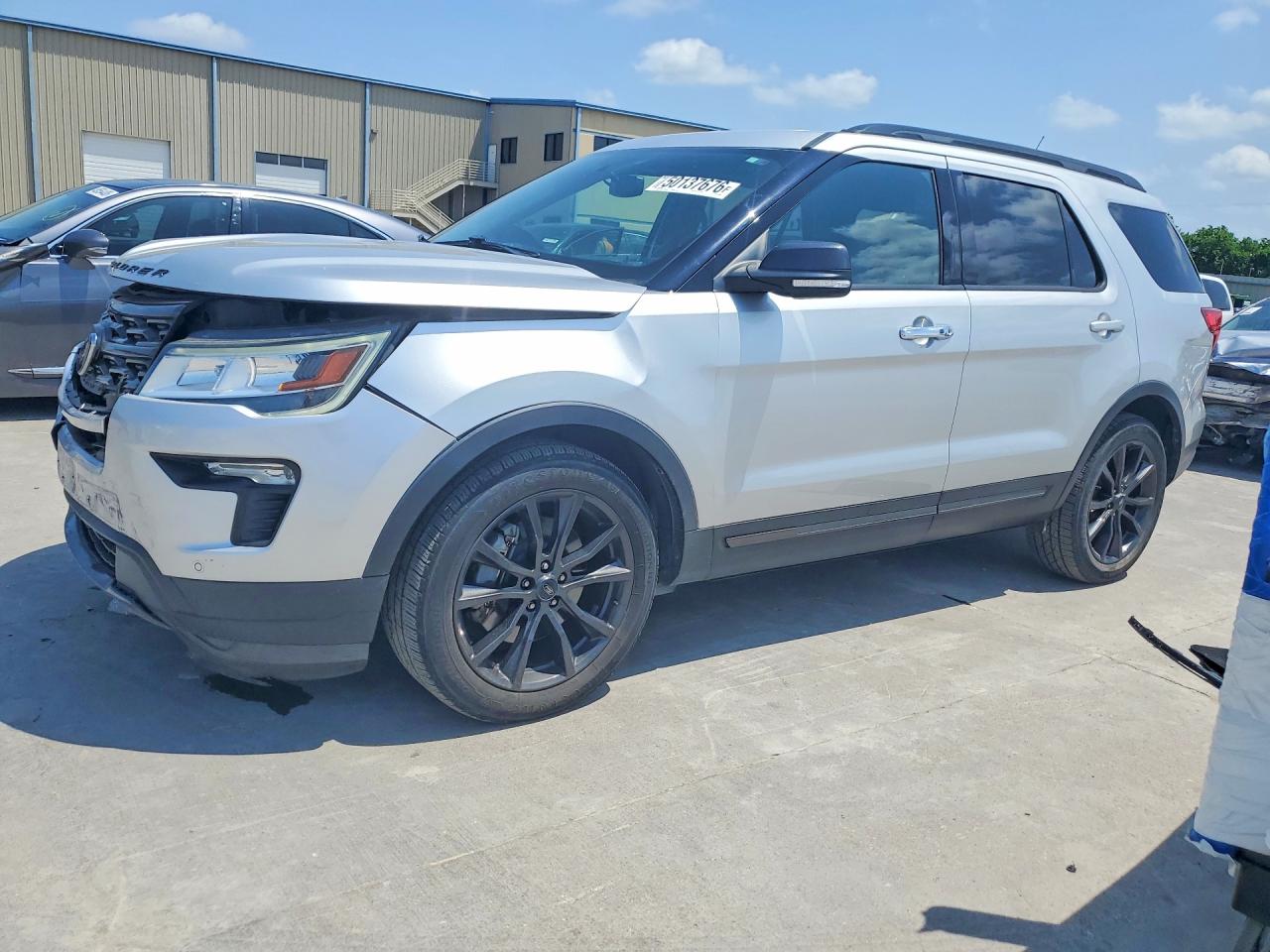 Salvage Ford Explorer Image