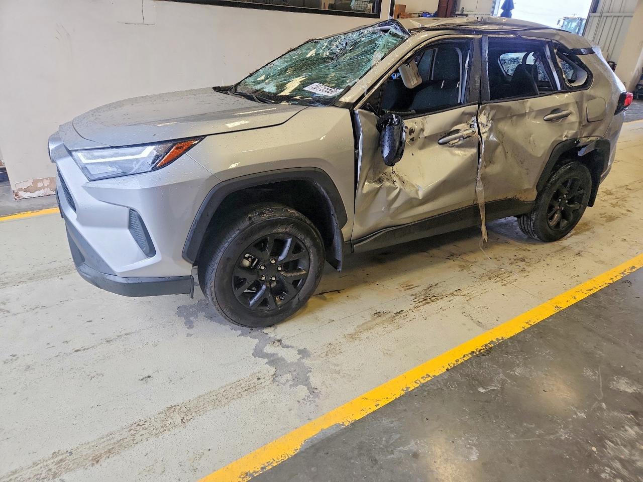 Salvage Toyota RAV4 Image