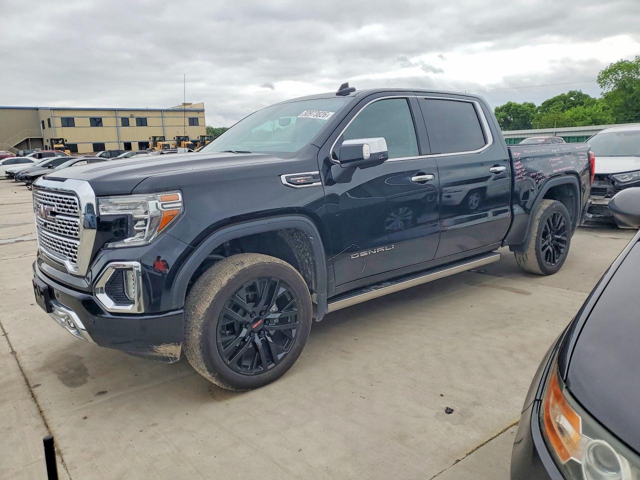 Salvage GMC Sierra Image