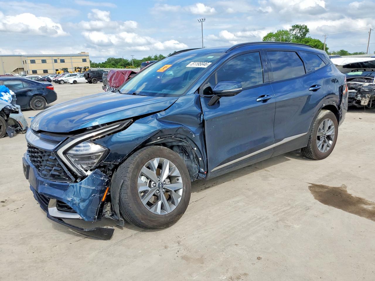 Salvage Kia Sportage Image