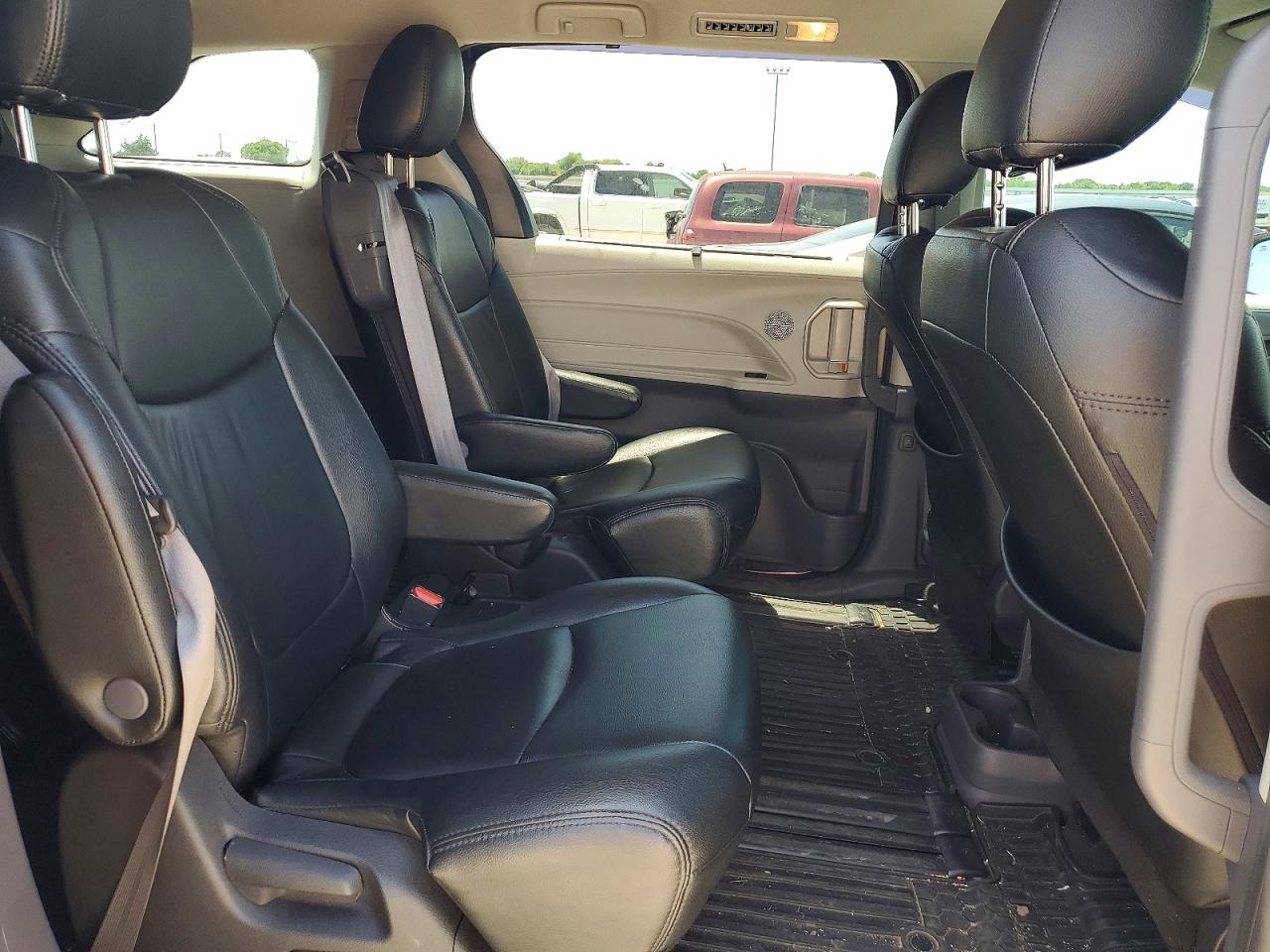Toyota Sienna Le