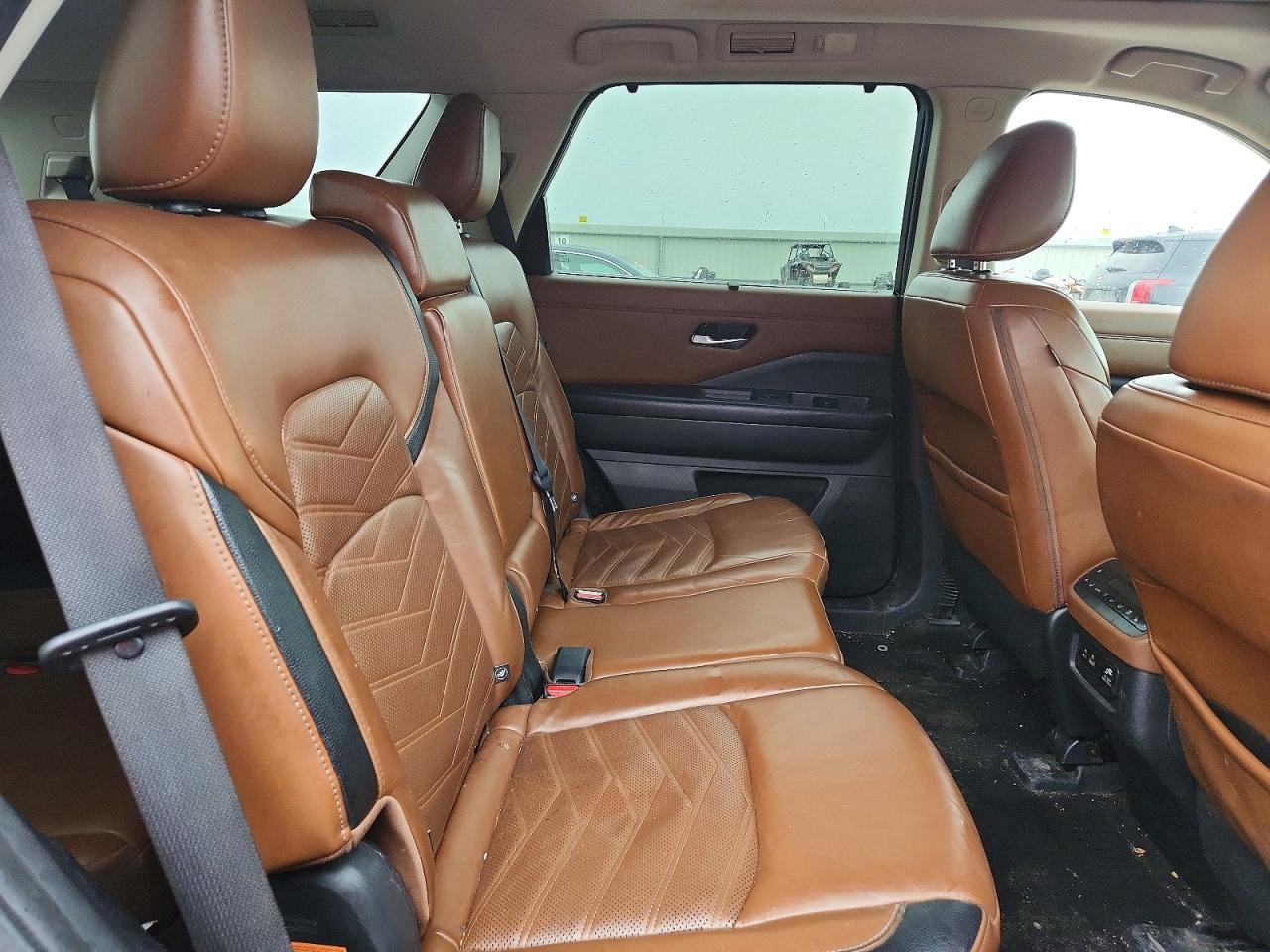 Nissan Pathfinder Platinum