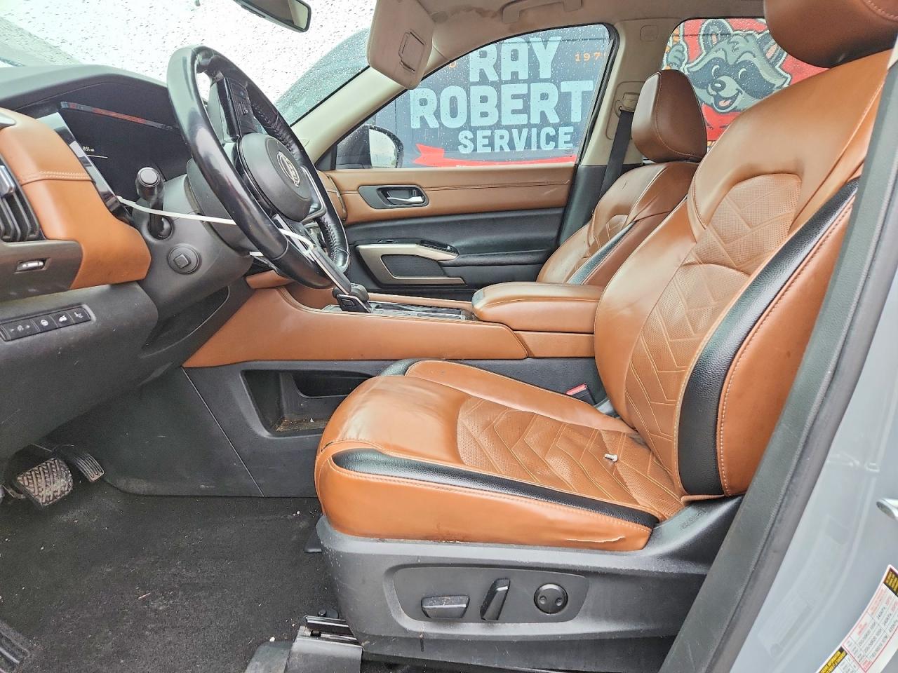Nissan Pathfinder Platinum