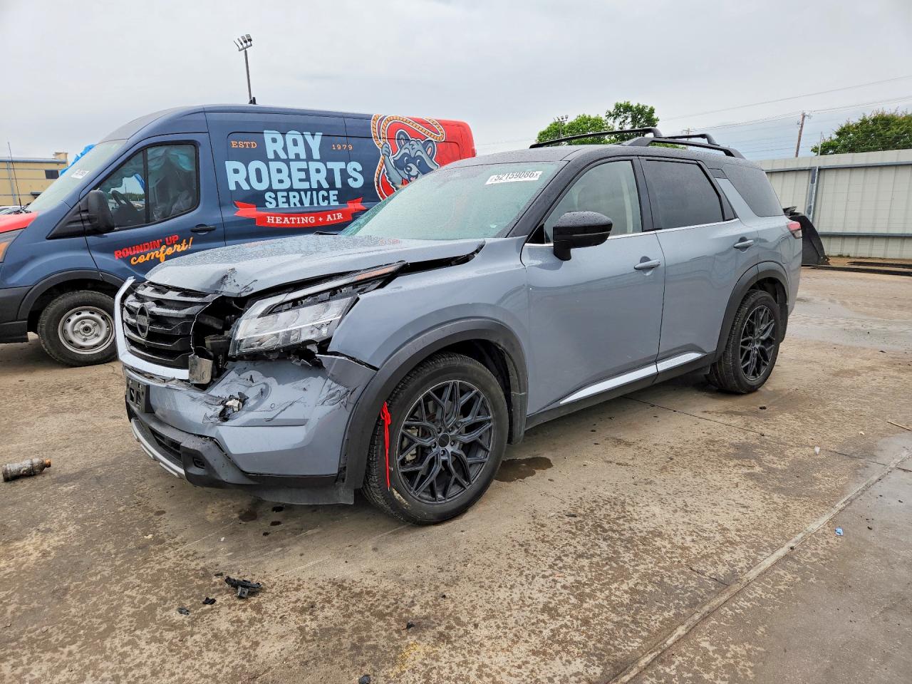 Salvage Nissan Pathfinder Image