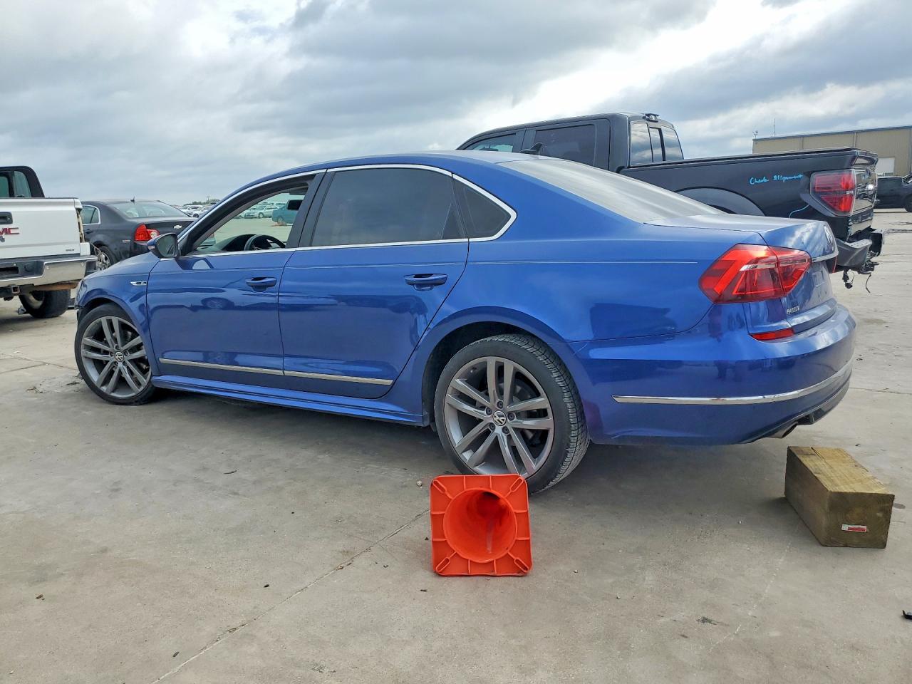 Volkswagen Passat R-line