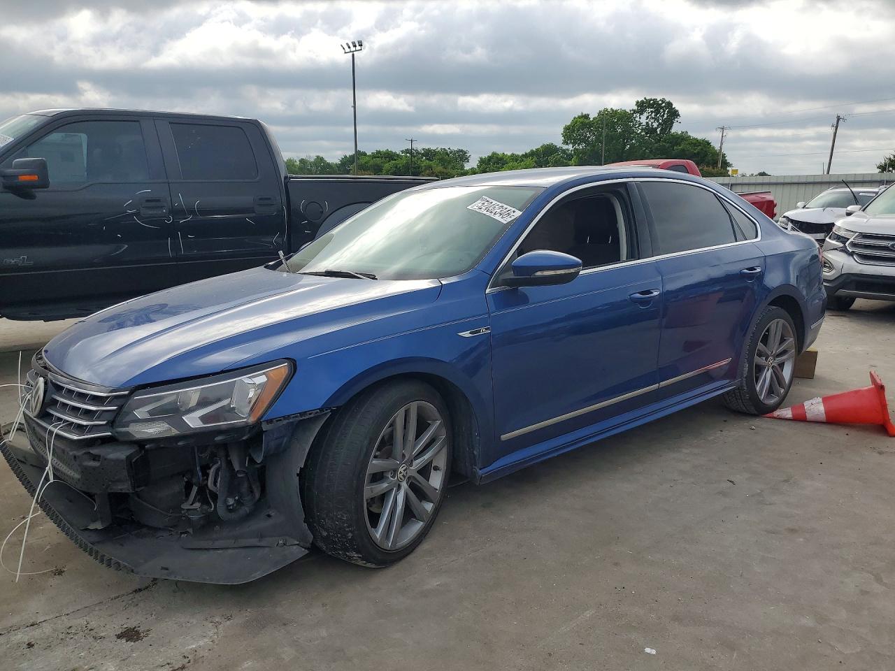 Salvage Volkswagen Passat Image