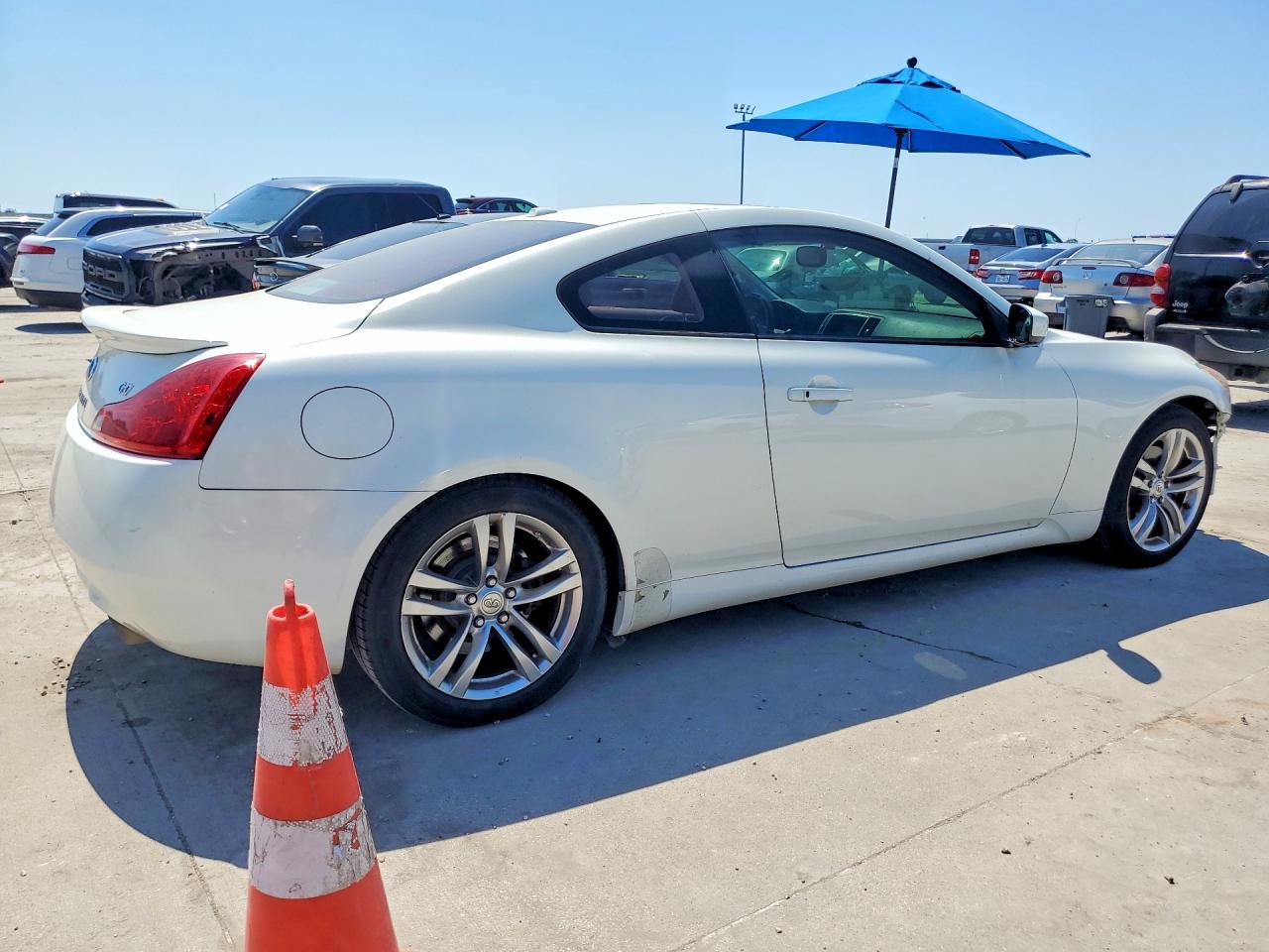 INFINITI G37 Base