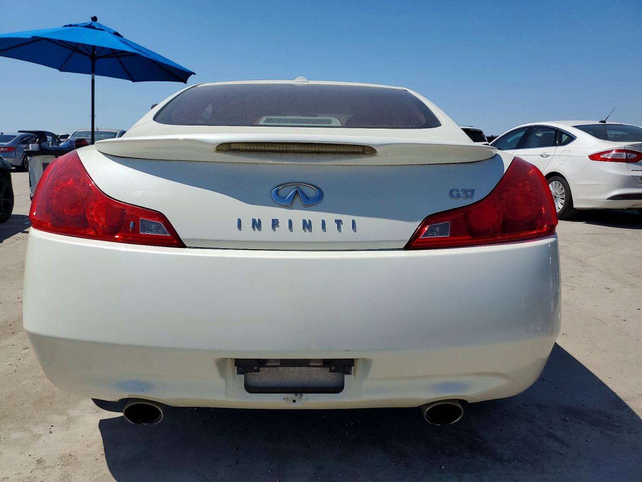 INFINITI G37 Base