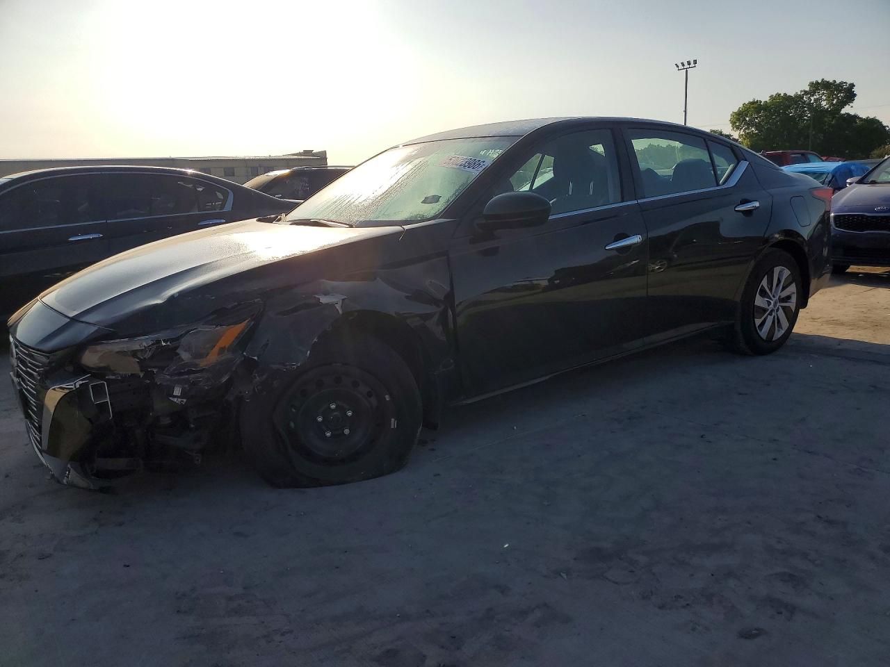 Salvage Nissan Altima Image