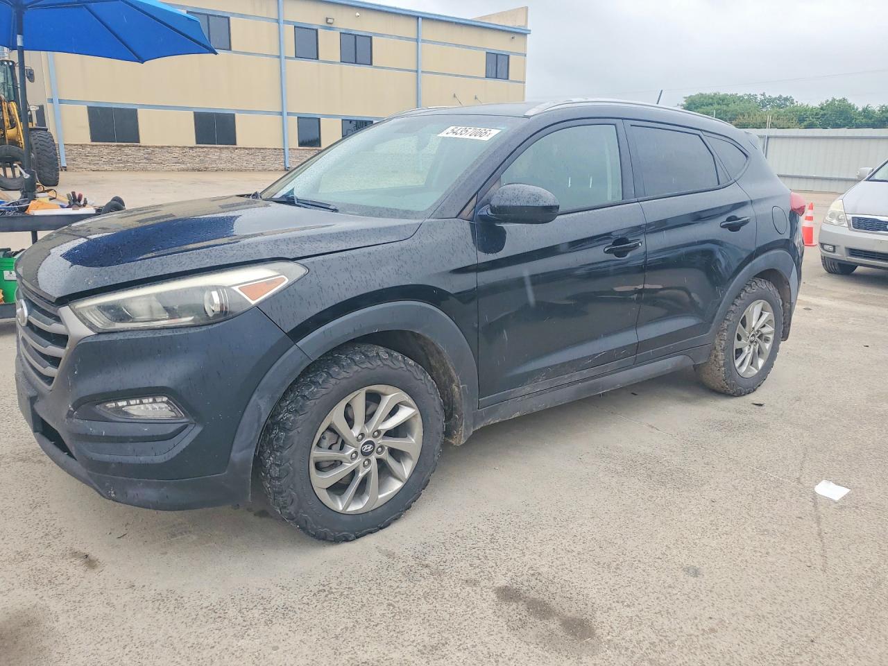 Salvage Hyundai TUCSON Image