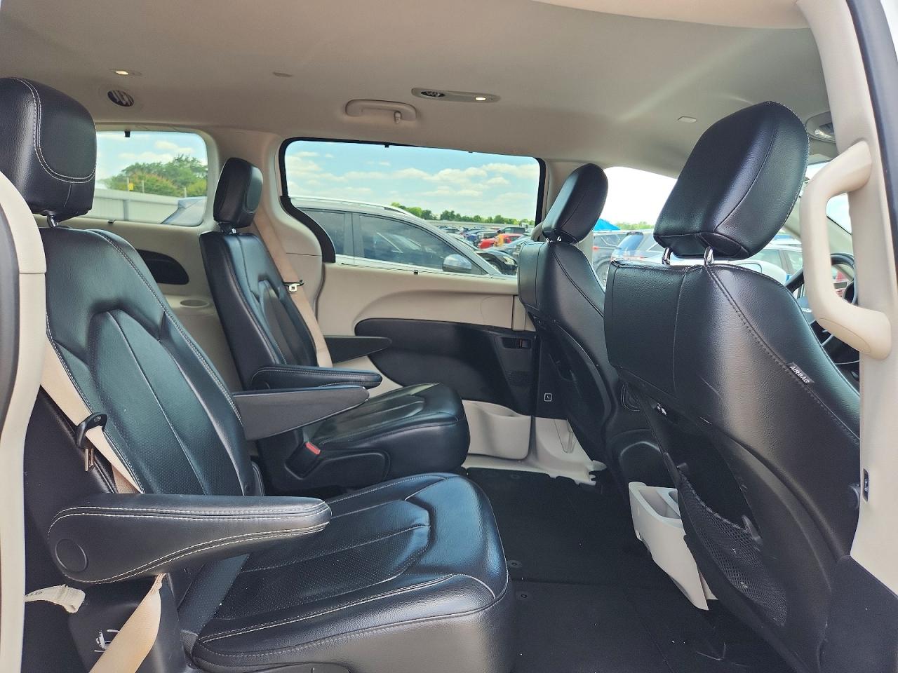Chrysler Pacifica Touring L