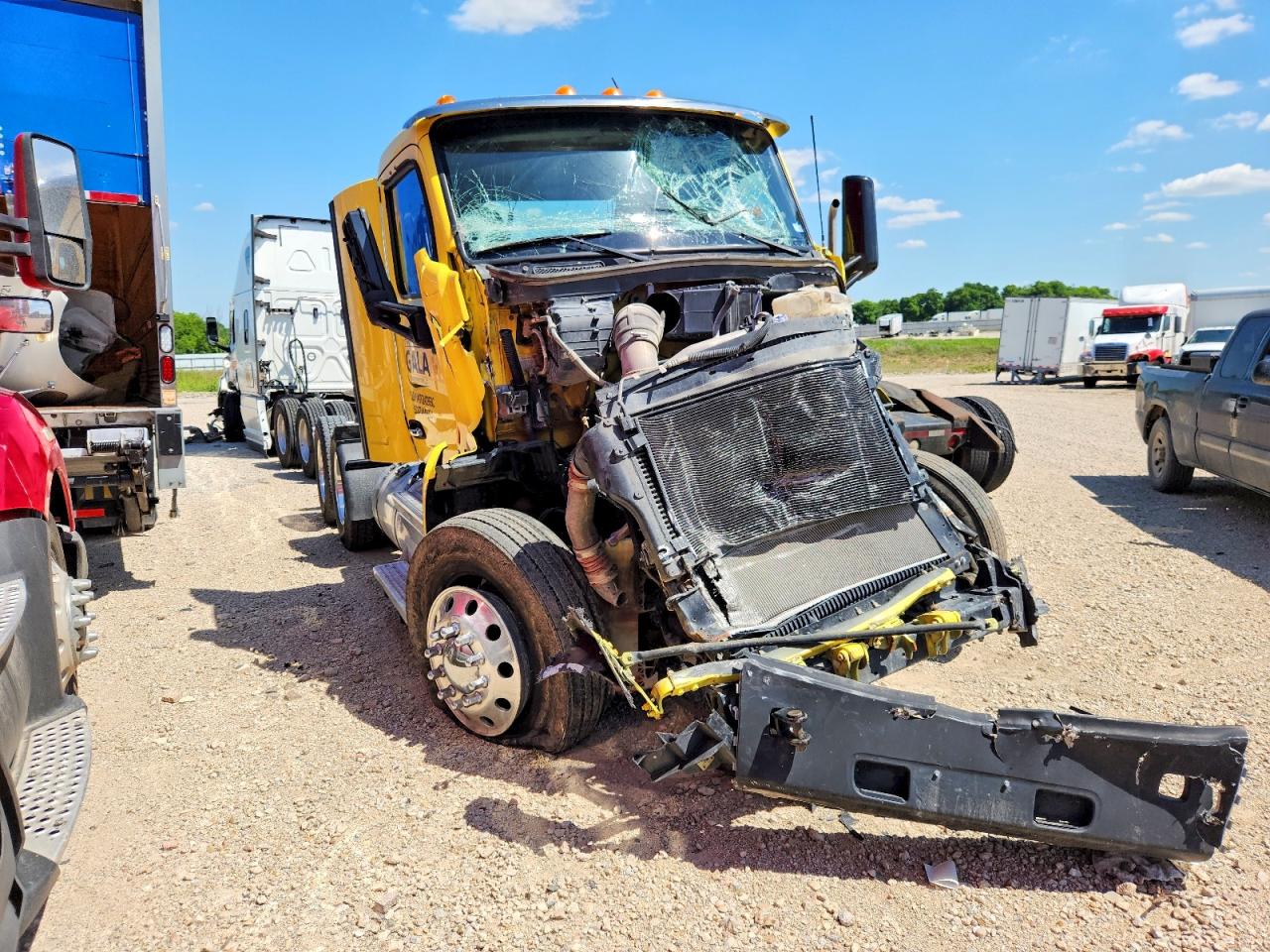 Salvage Peterbilt 579 Image