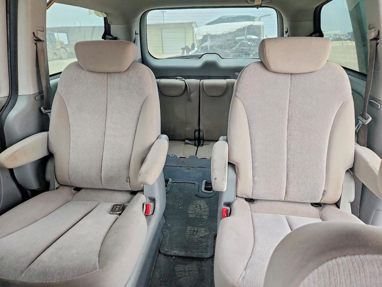 Kia Sedona Lx